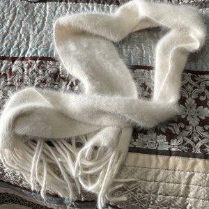 Adorable white scarf